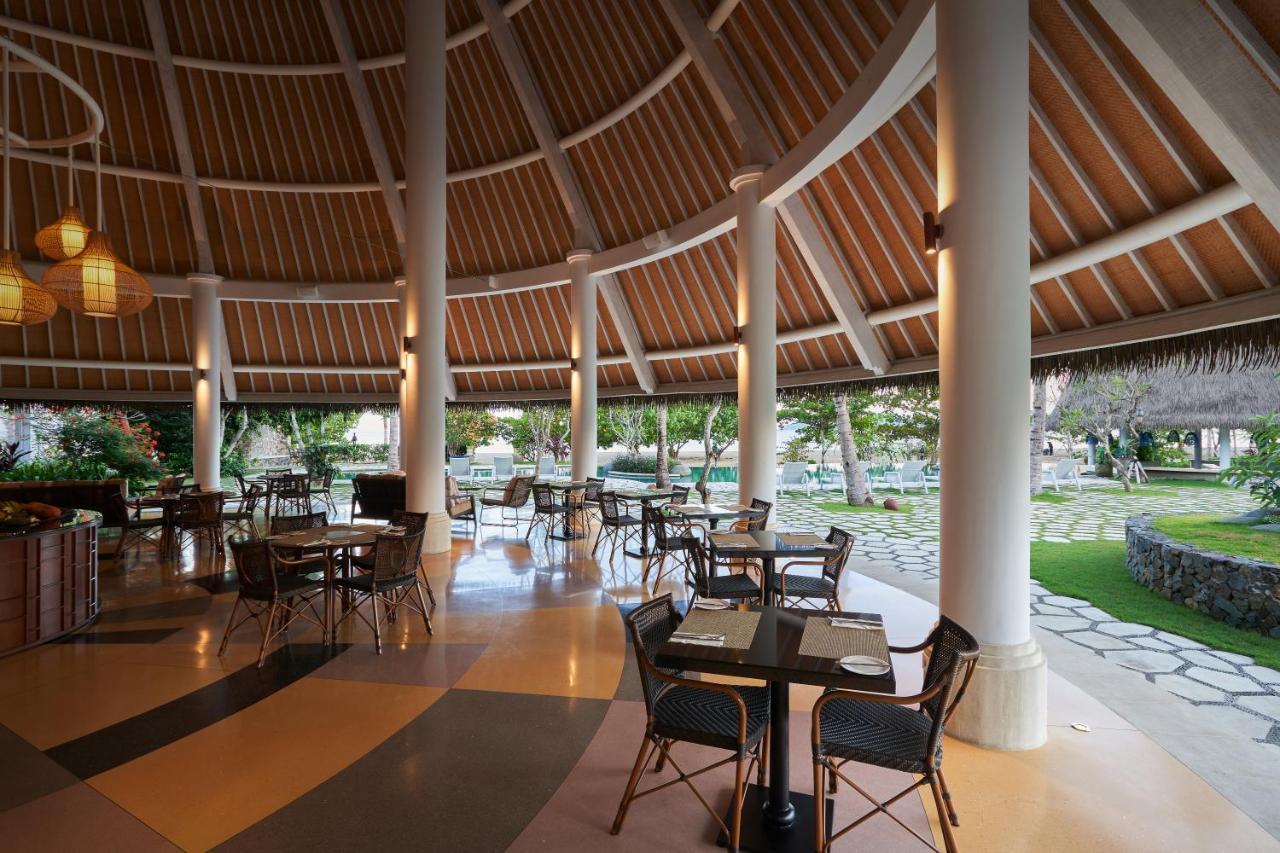 Sudamala Resort, Komodo, Labuan Bajo Ngoại thất bức ảnh The interior of the restaurant