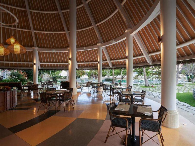 Sudamala Resort, Komodo, Labuan Bajo Ngoại thất bức ảnh The restaurant at the resort
