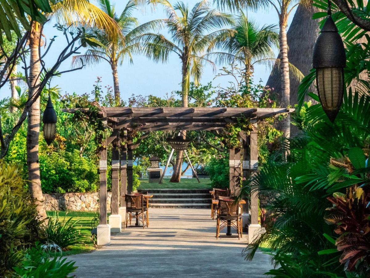 Sudamala Resort, Komodo, Labuan Bajo Ngoại thất bức ảnh The resort's gardens